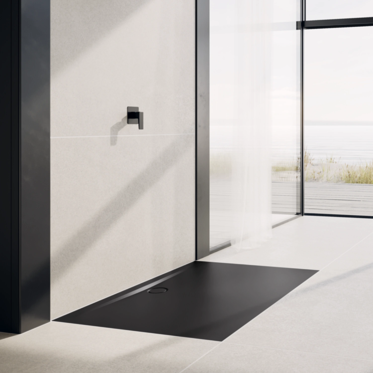 Bodenebene Superplan Zero Duschwanne von Kaldewei in hellem Badezimmer