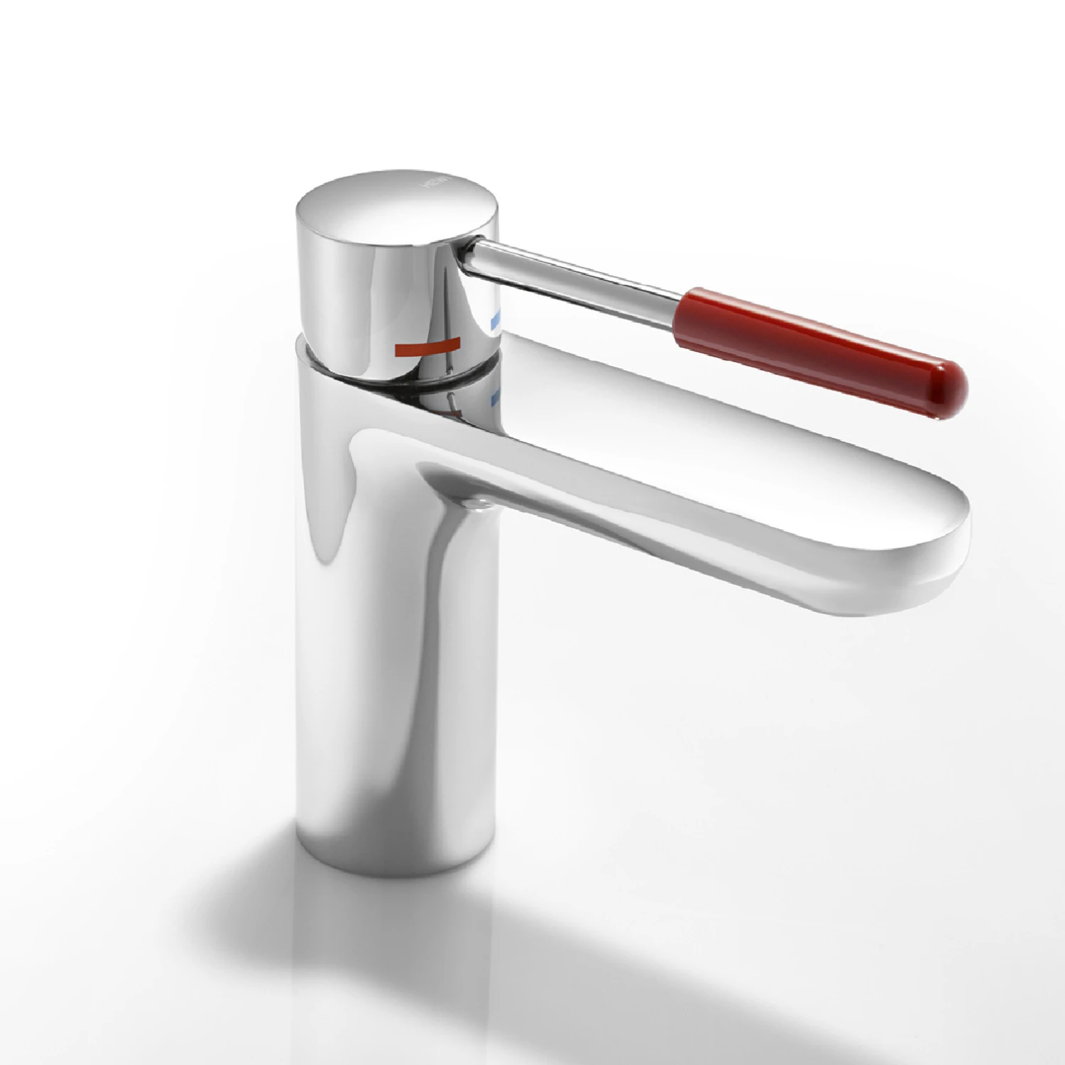 Chromfarbende Armatur für ein barrierefreies Bad