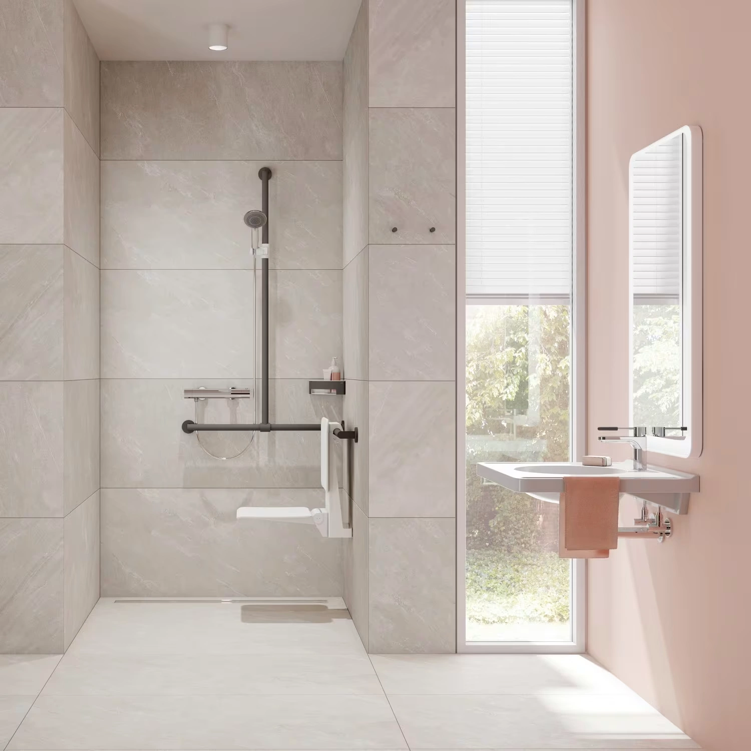 Barrierefreies Badezimmer mit hellgrauen Fliesen und einer rosa Akzentwand im modernen Look