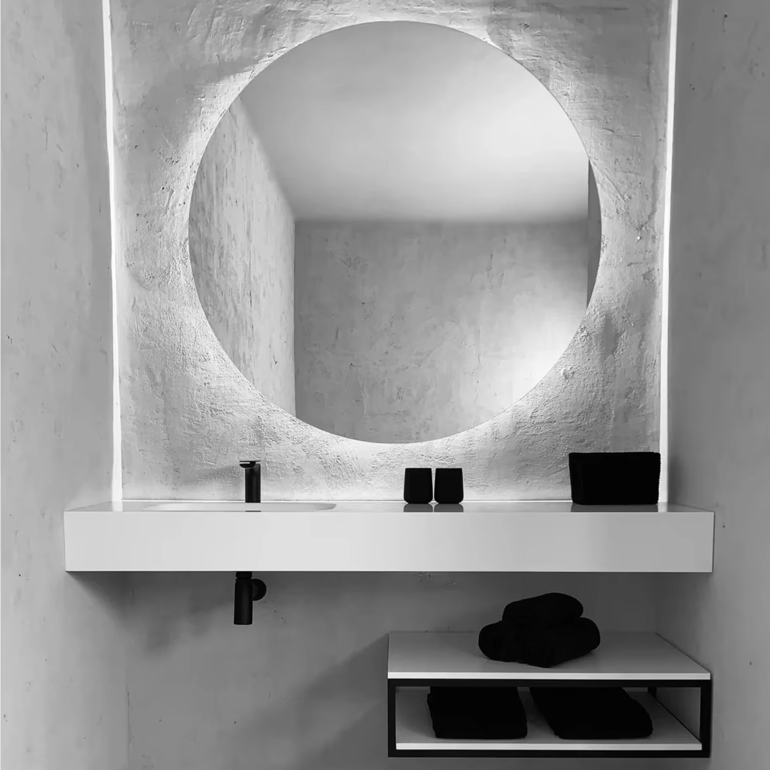 Megabad Profi Collection Art LED-Badspiegel in einem Bad in Betonoptik