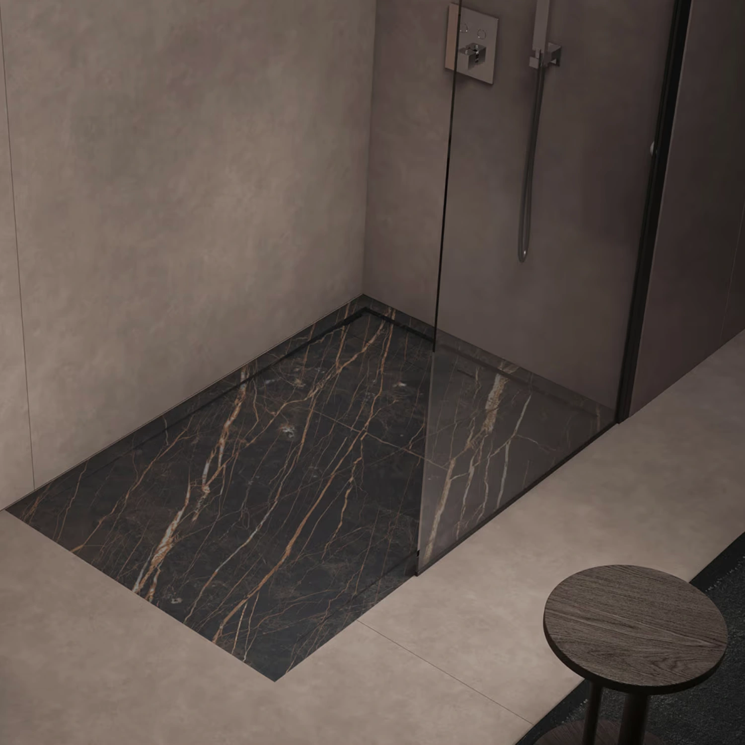 progettobagno Diamante Duschwanne in einem dunklen Badezimmer.