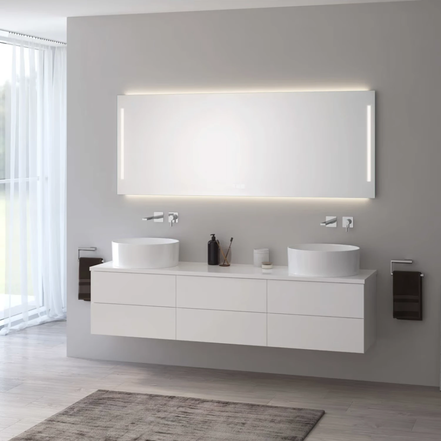 Kronenbach Cube Waschtischkonsole in weiß hochglanz in einem großen, hellen Bad im modernen Stil.