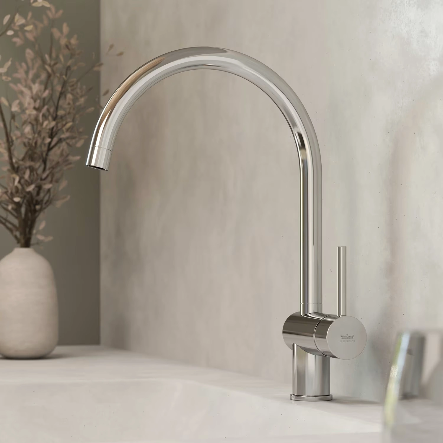 Kronenbach Lima Classic Einhebelmischer in chrom in hellgrauer Küche