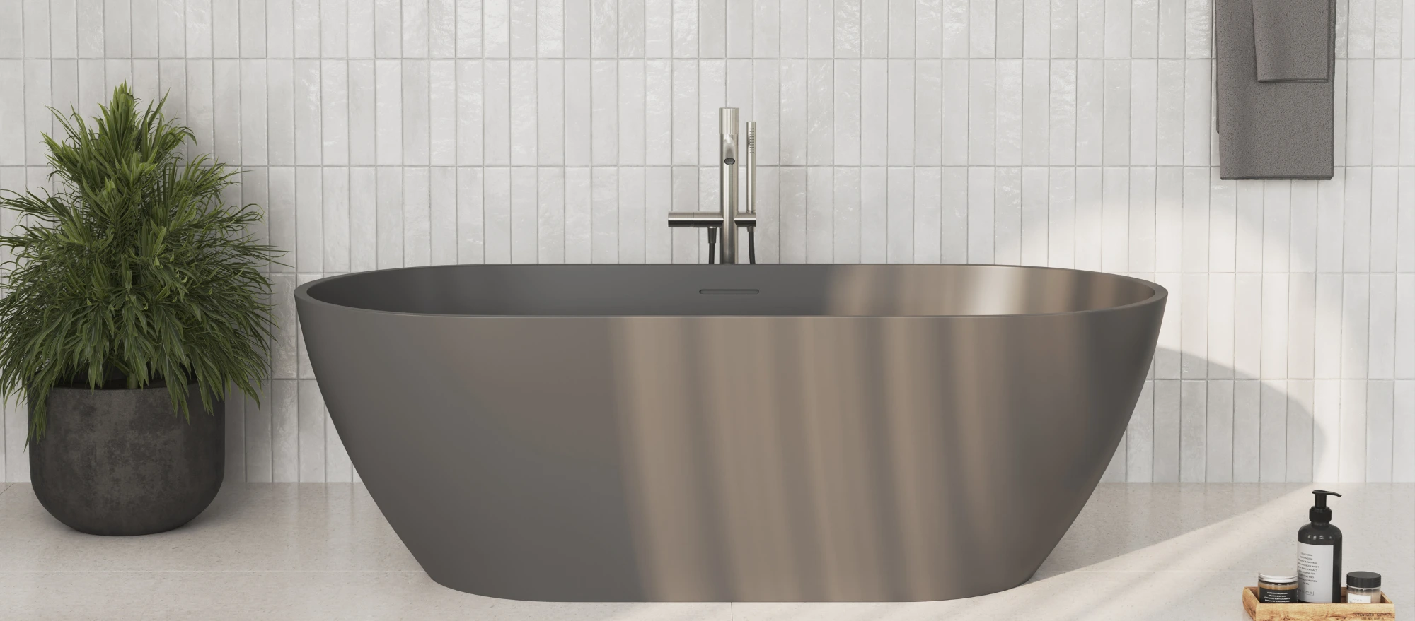 Graue, freistehende Badewanne in einem hellen, minimalistischen Bad
