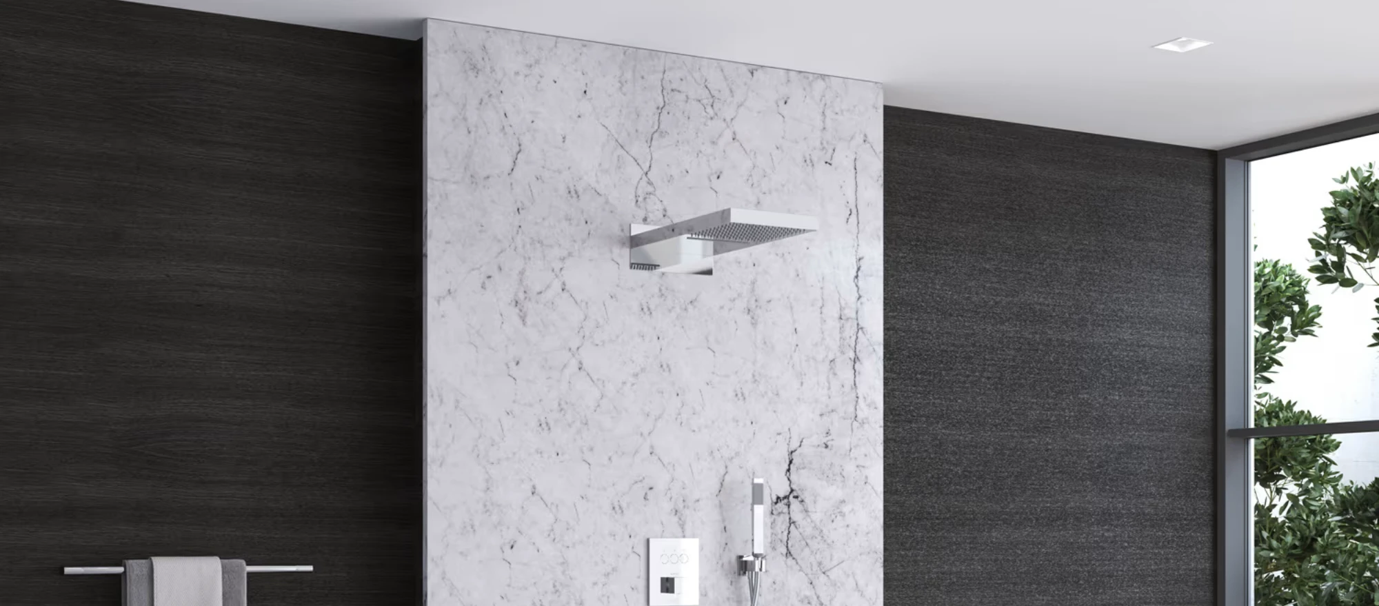 Kronenbach SPA Kopfbrause in chrom in einem luxuriösen Badezimmer mit einer großen, offenen Dusche.