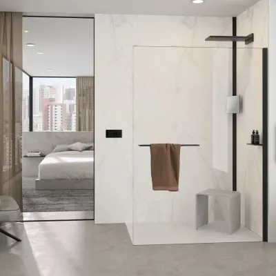 Begehbare Dusche, großes Maß, mit Glaswand