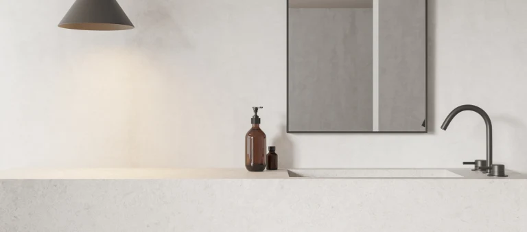 Minimalistisches Badezimmer: So gelingt die hohe Kunst des reduzierten Interiors