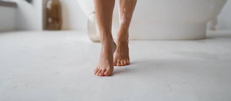 Wie der richtige Bodenbelag im Badezimmer Ihr Wohlgefühl maximiert