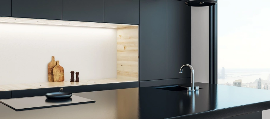 Schwarze Küche mit hellen Kontrastfarben